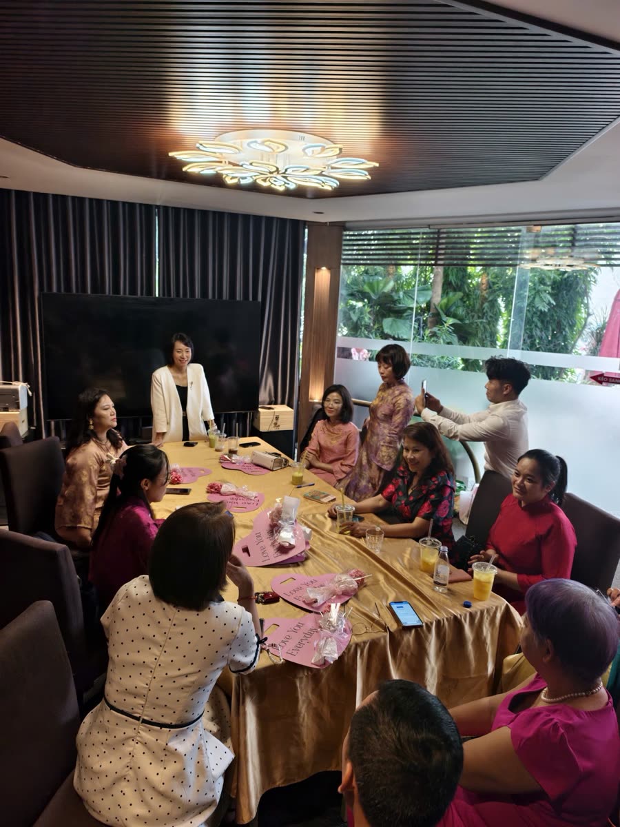 Alma Mai Nguyễn chủ trì cuộc họp hiệu quả của Team DN BNI YES ngày 15/10/2026 — mỗi người có phần nói và cam kết