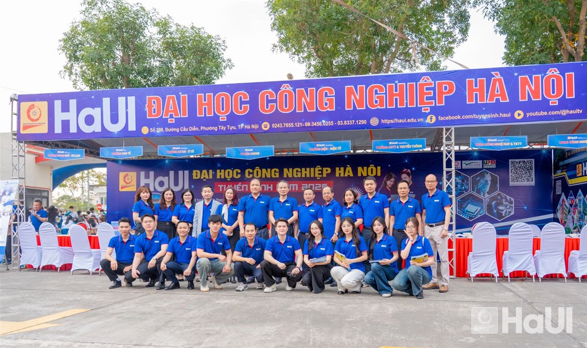 đồng phục giảng viên đại học — cán bộ, giảng viên mặc đồng phục ANIMA trong lễ của trường