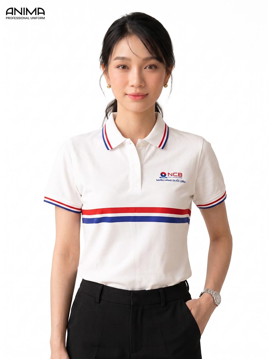 đồng phục NCB nữ do ANIMA thực hiện — áo polo trắng in logo NCB trên ngực, kẻ sọc đỏ xanh